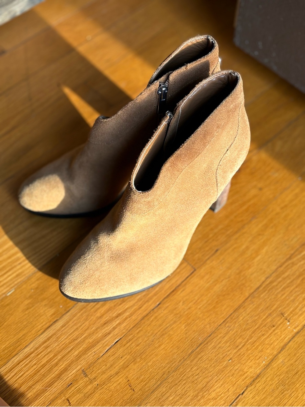 Crown Vintage Tan Suede Leather Ankle Booties, Size 7M
